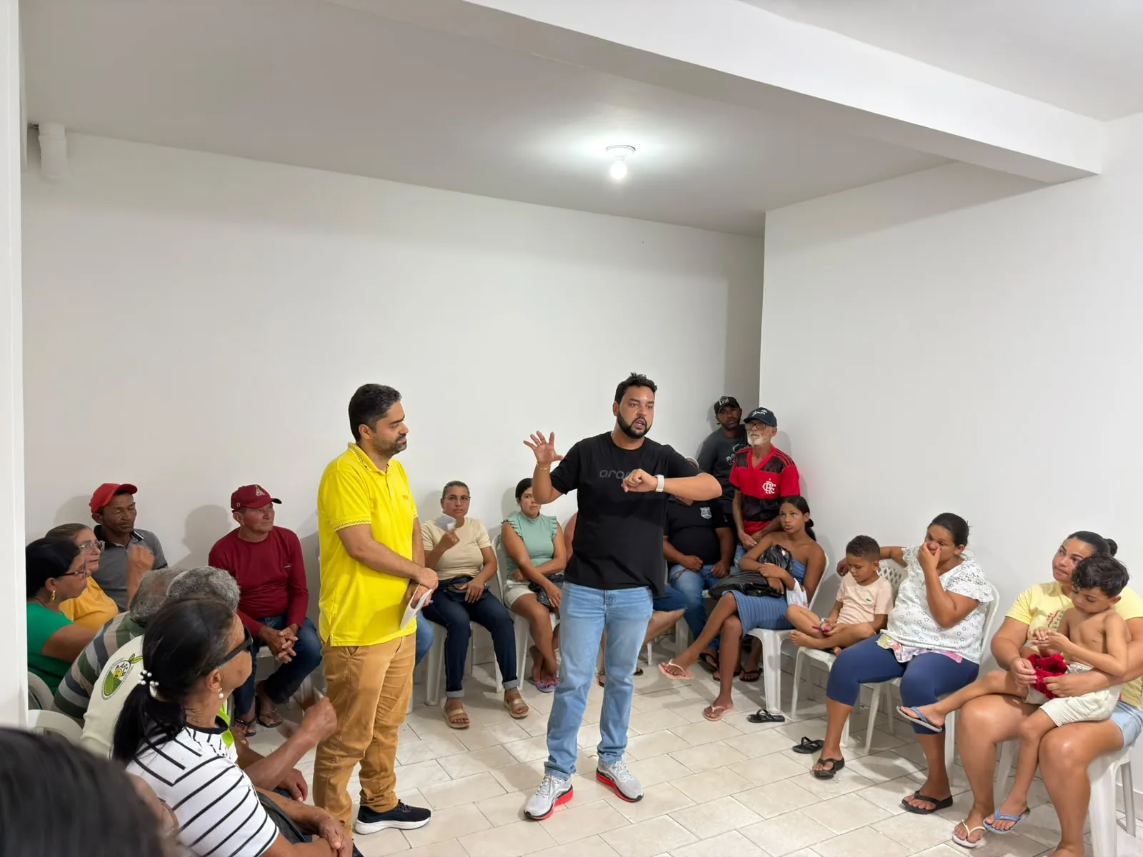 Encontro comunitário com agricultoras, agricultores e famílias reunidas